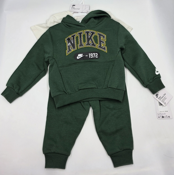 NEW Nike boys' 3-piece sweatsuit set size 2T - Picture 2 of 7